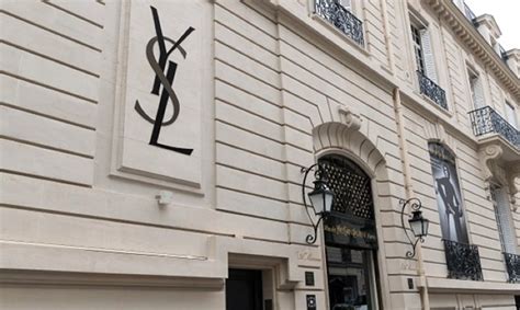 Yves Saint Laurent assume 300 operai nel nuovo stabilimento di 